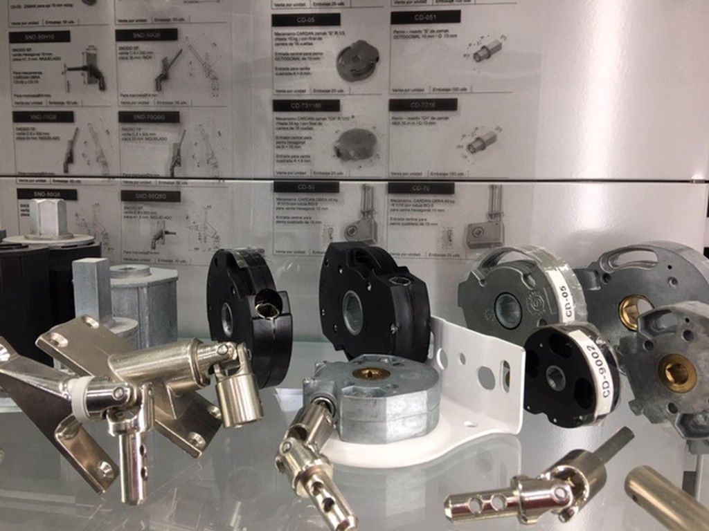 Cardan - Rotula / manivela oscilante — Metalúrgica Arandes