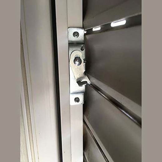 Segurança lateral com mola